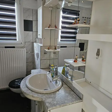 2 Mit Kueche Und Terrasse *