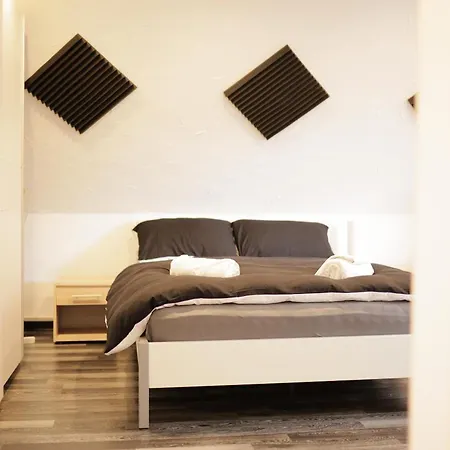 2 Mit Kueche Und Terrasse Daire *