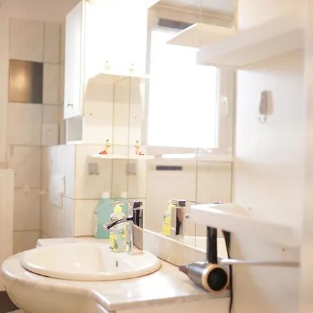 2 Mit Kueche Und Terrasse *